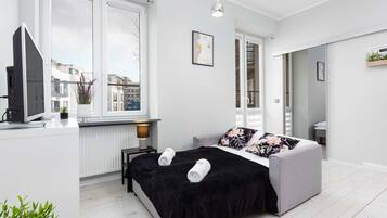 Iron/ironing board, WiFi, bed sheets