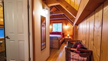2 bedrooms, iron/ironing board, WiFi
