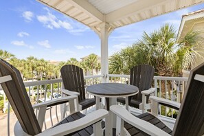 Outdoor dining - Last Call - Destiny by the Sea, Heated Community Pool, Hot Tub, Private Beach! (Destin)
