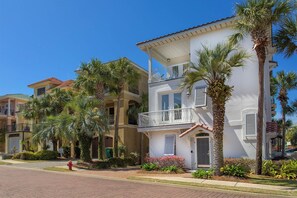 Exterior - Last Call - Destiny by the Sea, Heated Community Pool, Hot Tub, Private Beach! (Destin)