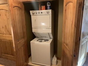 Interior - The Seasons - Cisco (Unit E). Large 2 bdrm, 2.5 bath condo in the heart of Garden City! (Garden City)
