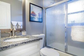 Combined shower/bathtub, hair dryer, towels, soap - Ya like jazz? (Colorado Springs)