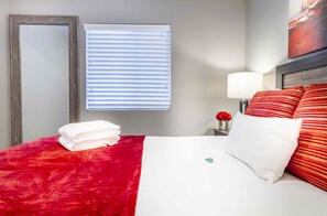 4 bedrooms, iron/ironing board, free WiFi, bed sheets - Ya like jazz? (Colorado Springs)