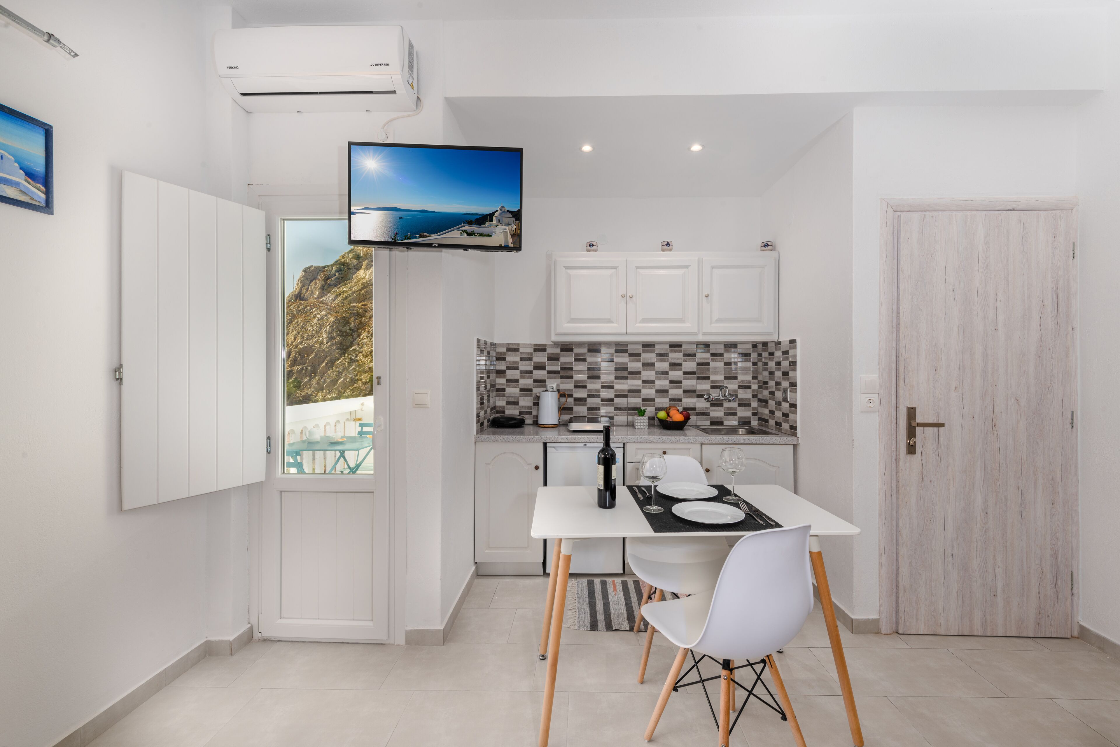 冷蔵庫、電子レンジ、コンロ、 電気ポット