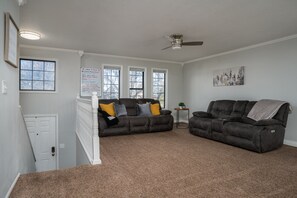 Smart-TV, Videospiele, Tischfußball