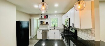 ✶ Cozy 2 Bedroom 1 Bath Entire House ✶