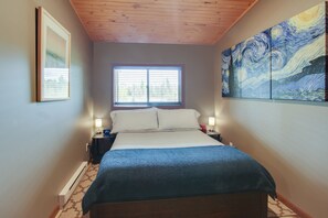 1 bedroom, iron/ironing board, free WiFi, bed sheets - The 4th Overlook Seeps 4, In-between Crystal Mountain and Traverse City! WI-FI  (Interlochen)