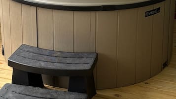 Indoor spa tub