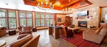 Ski Condo on the slopes! Unit 306!