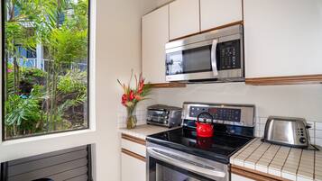 ثلاجة، ميكروويف، فرن، موقد طهي مسطح