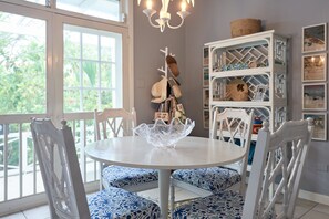 Dining - Sea Star – Private, Staffed, Luxury Jungle Compound – 10 Steps From The Beach (Dunmore Town)