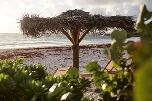 Chaise longue, serviettes de plage