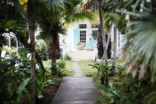 Sea Star – Private, Staffed, Luxury Jungle Compound – 10 Steps From The Beach