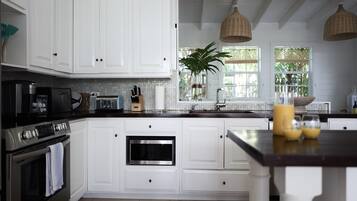 冰箱、微波炉、烤箱、炉灶