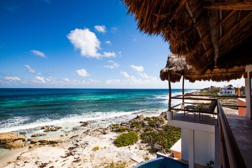 Casa Nido del Gallo Solar Ocean Front Deluxe Home 3 bedrooms, 5 bathrooms