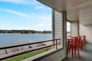 Outdoor dining - The Williamson`s Waterfront Condo (Wisconsin Dells)