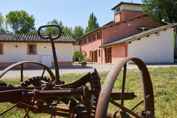 Property grounds - Beautiful apartment for 4 people with pool, WIFI, TV and pets allowed, close to Spoleto (Uncinano)