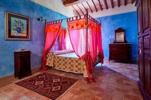 2 bedrooms, travel cot, free WiFi