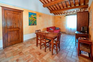Interior - Beautiful apartment for 2 people with pool, WIFI, TV and balcony, close to Spoleto (Uncinano)