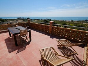 Outdoor dining - Beautiful private villa for 18 guests with WIFI, private pool, TV, balcony and pets allowed (Ulldecona)