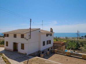 Exterior - Beautiful private villa for 18 guests with WIFI, private pool, TV, balcony and pets allowed (Ulldecona)