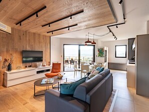 TV - Lovely apartment for 6 guests with A/C, WIFI, TV and terrace (Porto-vecchio)