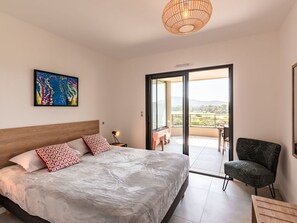 2 quartos, berço de viagem, Wi-Fi de cortesia, roupa de cama