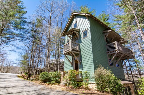 The Roost, treehouse in Cheshire Black Mountain