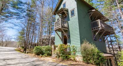 The Roost, treehouse in Cheshire Black Mountain