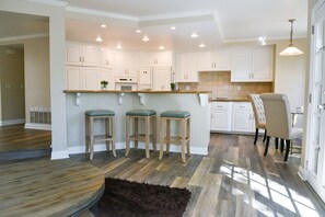 Fridge, microwave, oven, stovetop - Long Beach 2-Story Stunner in Quaint Neighborhood (Long Beach)