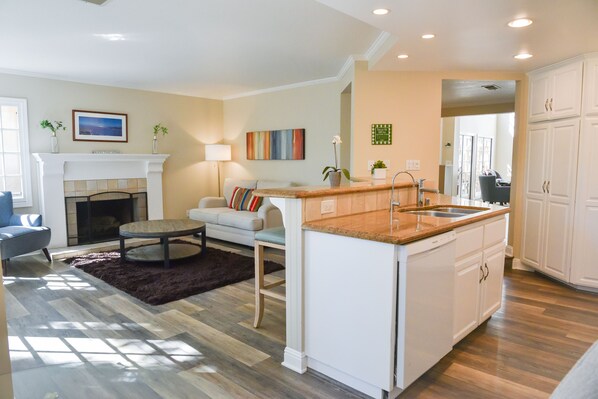 Interior - Long Beach 2-Story Stunner in Quaint Neighborhood (Long Beach)