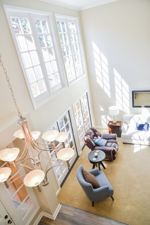 TV, offices - Long Beach 2-Story Stunner in Quaint Neighborhood (Long Beach)