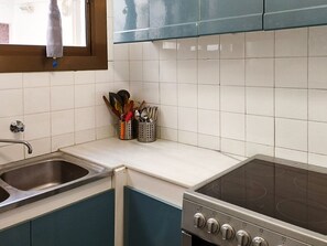 Frigorífico, microondas, horno y tostadora