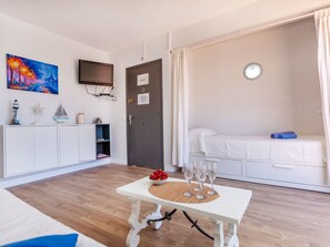 1 habitación, tabla de planchar con plancha y wifi 