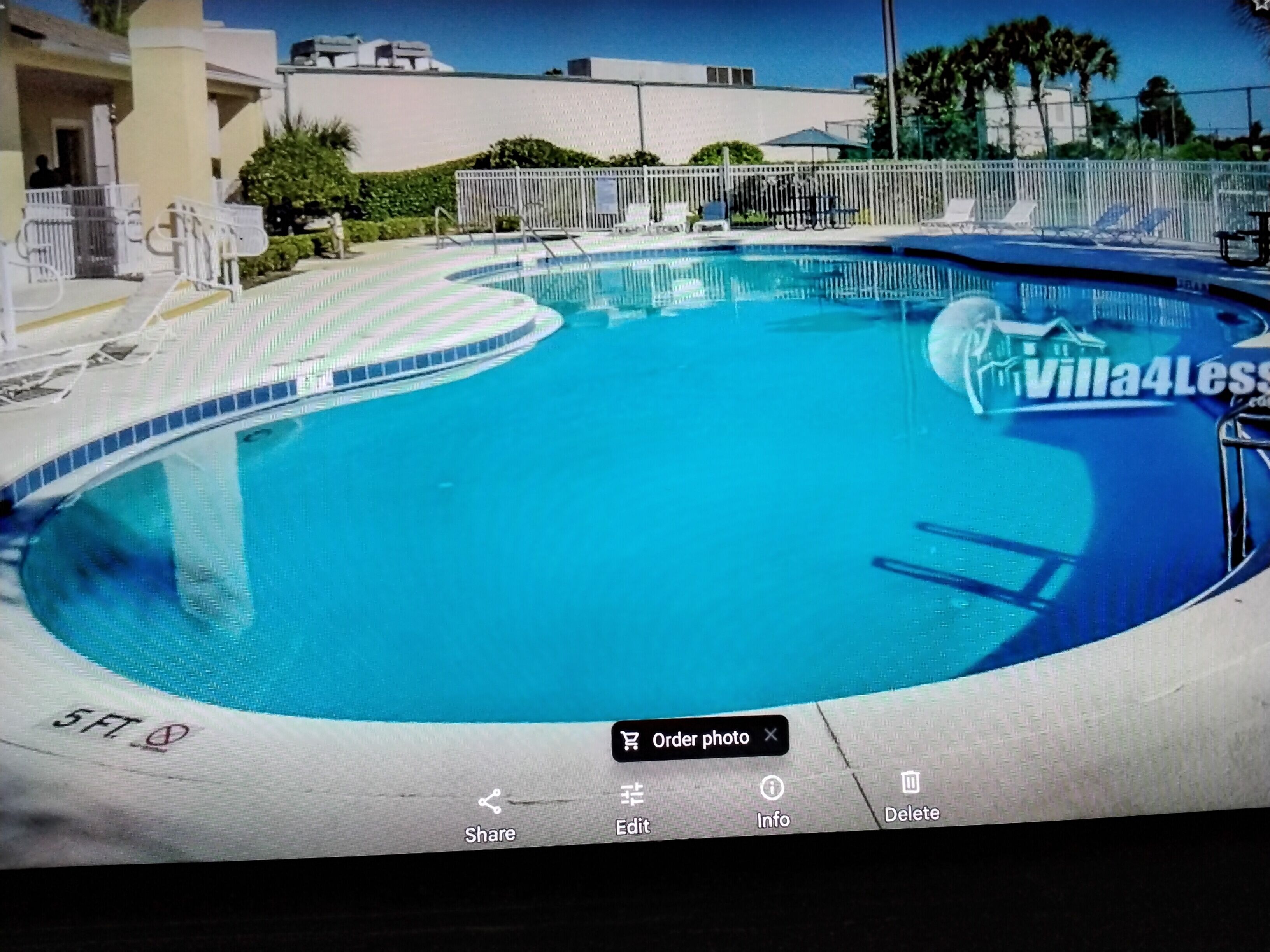Piscina all'aperto, una piscina riscaldata