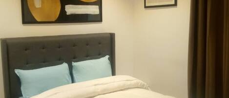 1 slaapkamer, een strijkplank/strijkijzer, wifi