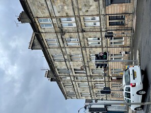 Parkplätze auf dem Gelände