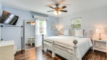 3 bedrooms, desk, iron/ironing board, free WiFi