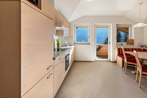 Fridge, oven, stovetop, dishwasher - "Ferienwohnung Jakob" Close to the Ski Resorts Penken & Ahorn with Mountain View (Schwendau)