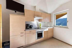 Fridge, oven, stovetop, dishwasher - "Ferienwohnung Jakob" Close to the Ski Resorts Penken & Ahorn with Mountain View (Schwendau)