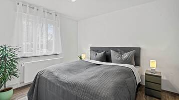 1 slaapkamer, een strijkplank/strijkijzer, gratis wifi, beddengoed