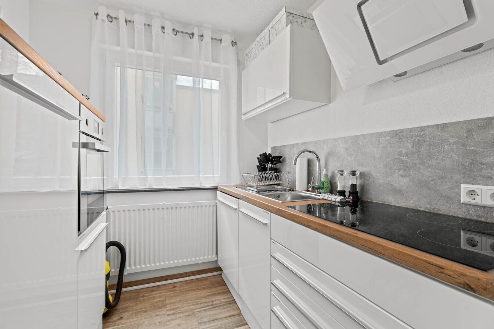 Kühlschrank, Ofen, Herdplatte, Geschirrspüler