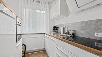 Kühlschrank, Ofen, Herdplatte, Geschirrspüler