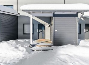Guests can access this covered outdoor area adjacent to the building.