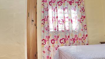 2 bedrooms, iron/ironing board, bed sheets