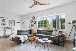 Smart TV, DVD player, printers - Relaxing Desert Days in Movie Colony East (Palm Springs)