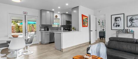 TV connectée, lecteur de DVD, livres, imprimantes