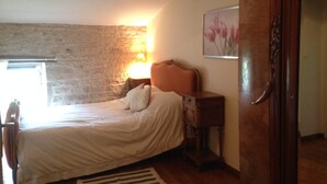 2 chambres, fer et planche à repasser, accès Internet, draps fournis