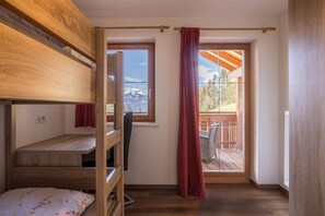 2 quartos, ferros/tábuas de passar roupa, Wi-Fi de cortesia