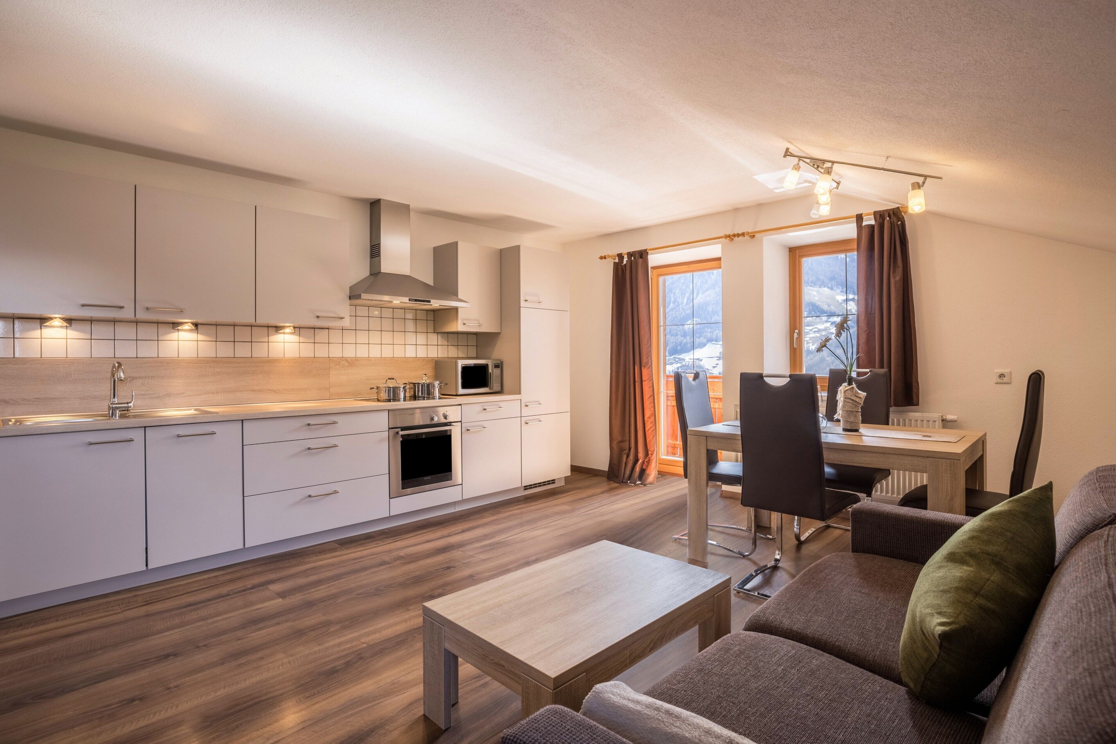 Télévision, chaîne hi-fi